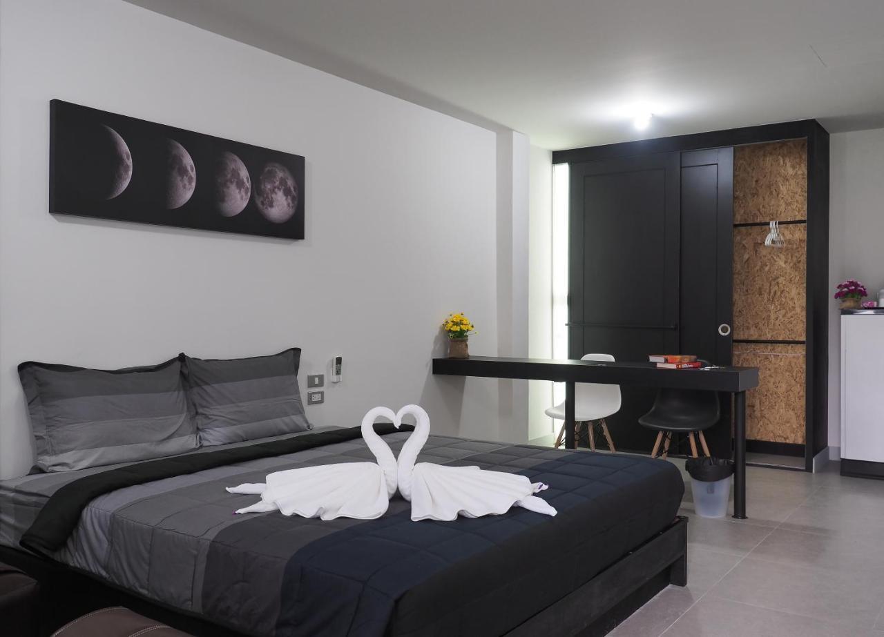 Hotel Beam House Patong Esterno foto